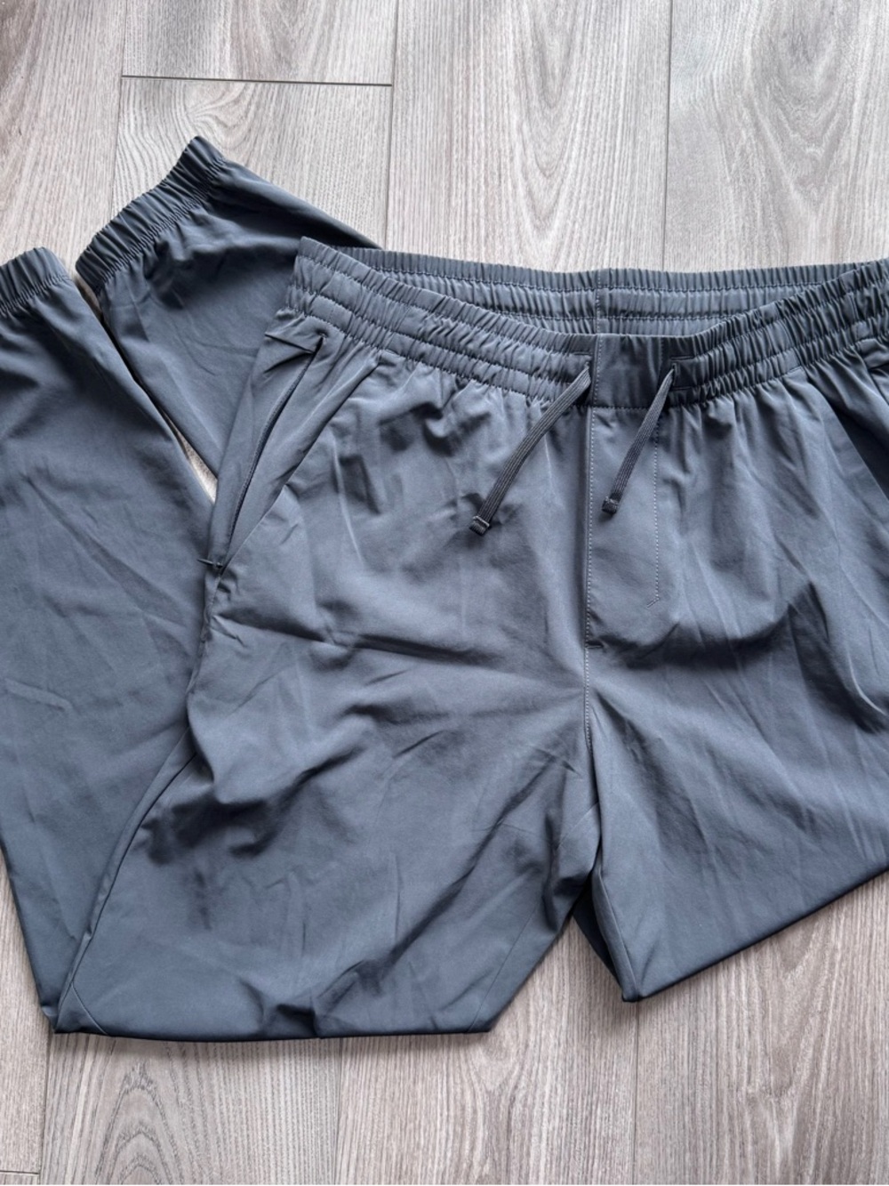 Hollister Men's Charcoal Gray Elastic Waist Shorts